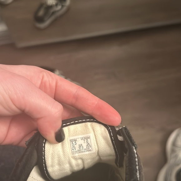 Vans - Picture 2 of 2